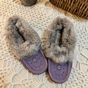 Beautiful Lavender Purple Laurentian Chief Moccasins, size 6.5-7